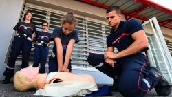 ©PHOTOPQR/LE PROGRES/Philippe Juste - GESTES DU SECOURISME SUPERVISES PAR LE SERGENT MICKAEL PACCAUD
FORMATION DES JEUNES SAPEURS POMPIERS
LE 25 06 2014 (MaxPPP TagID: maxnewsworldthree532886.jpg) [Photo via MaxPPP]