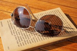 Lunettes soleil livre