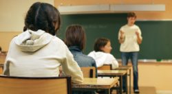 Photos d'enfants en classe